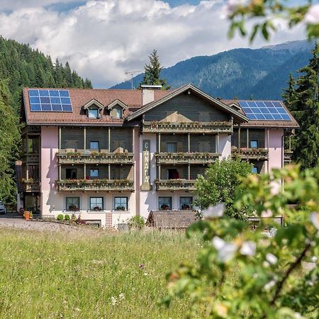 Hotel Canada Predazzo Esterno foto