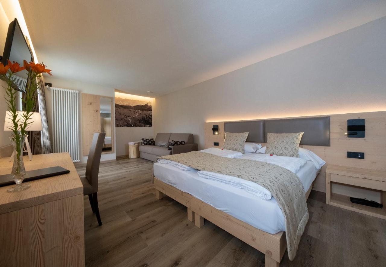 Hotel Canada Predazzo Esterno foto