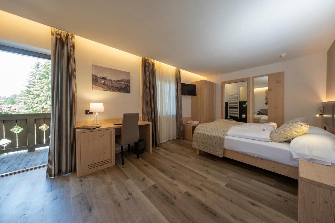 Hotel Canada Predazzo Esterno foto