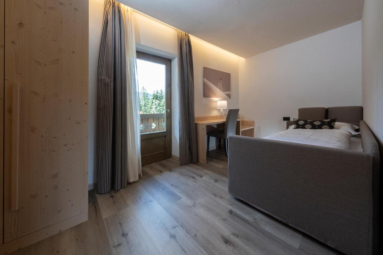 Hotel Canada Predazzo Esterno foto