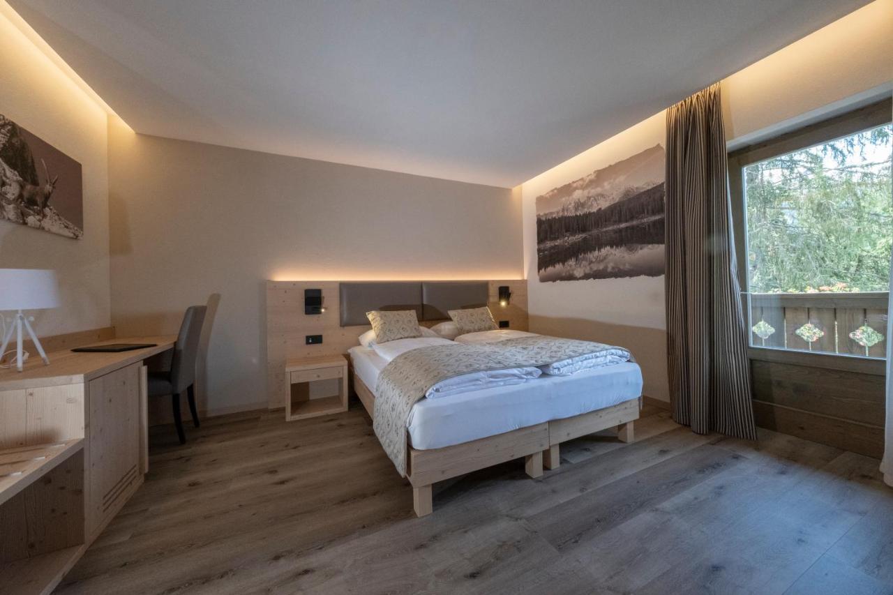 Hotel Canada Predazzo Esterno foto