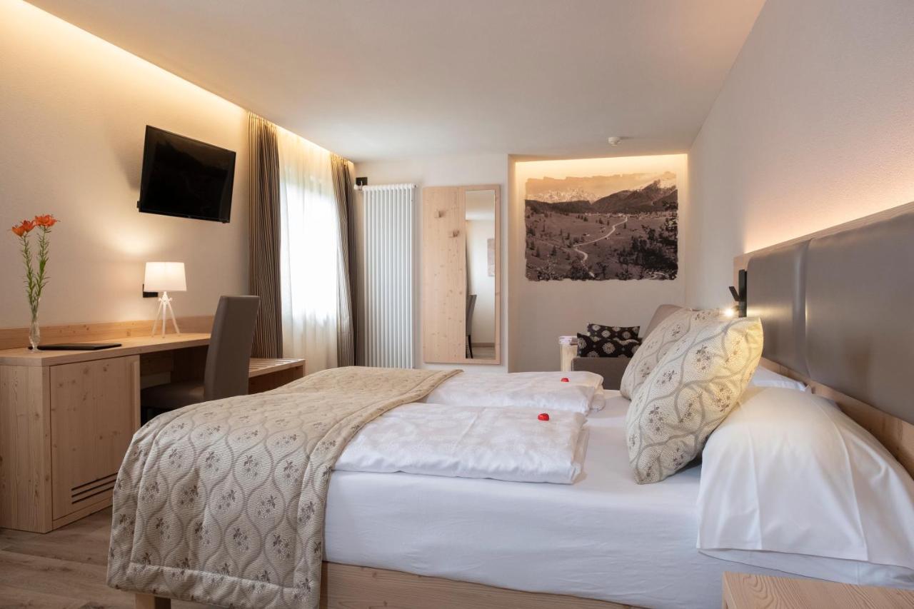 Hotel Canada Predazzo Esterno foto