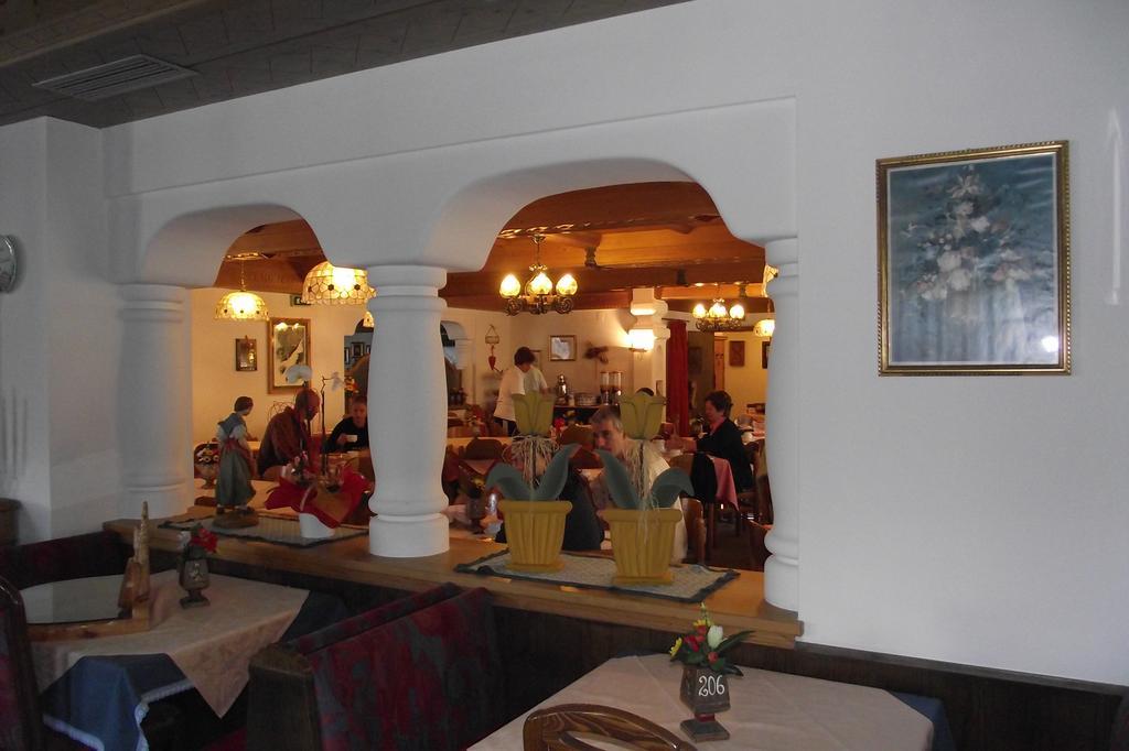 Hotel Canada Predazzo Esterno foto