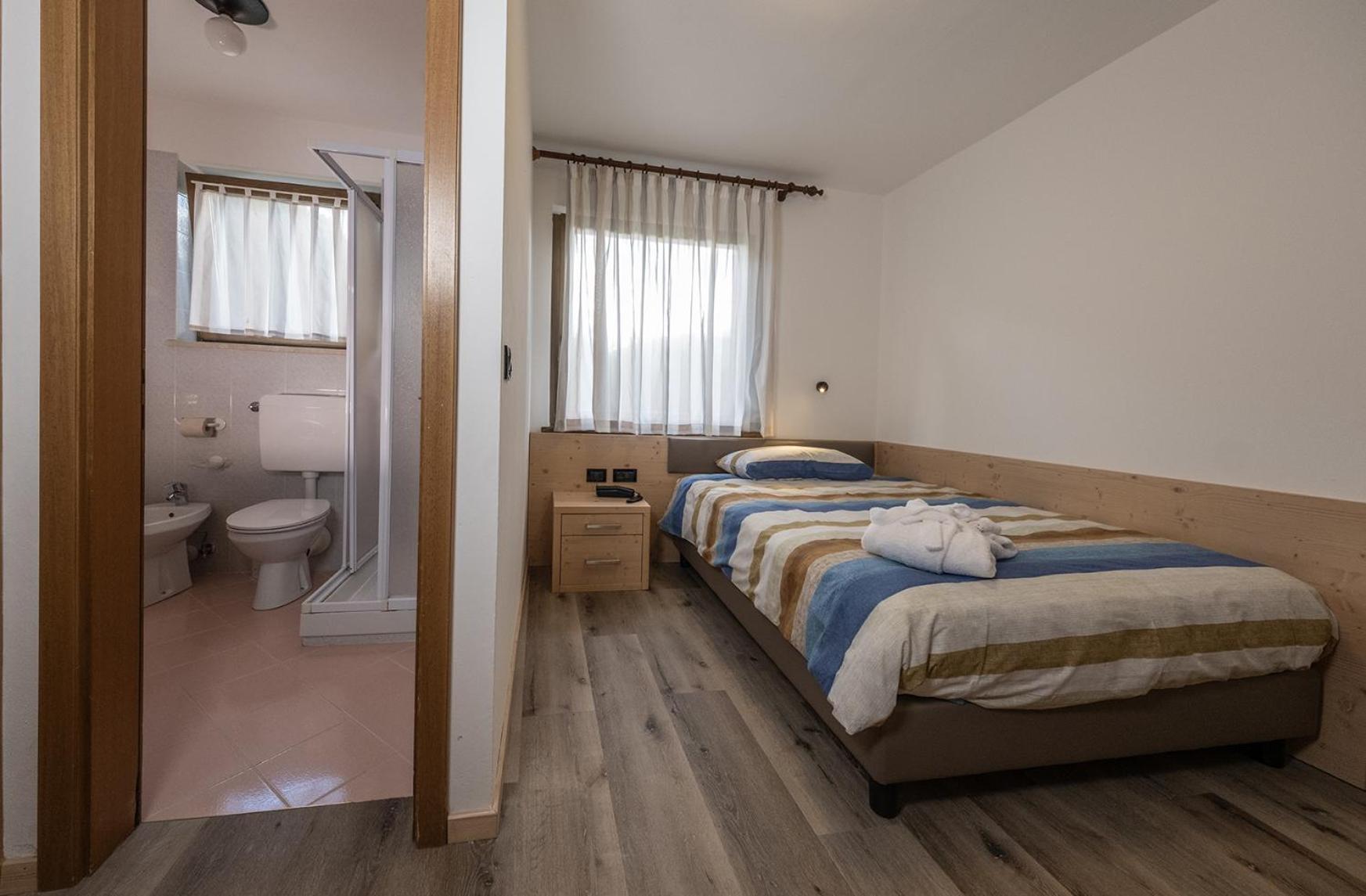 Hotel Canada Predazzo Esterno foto
