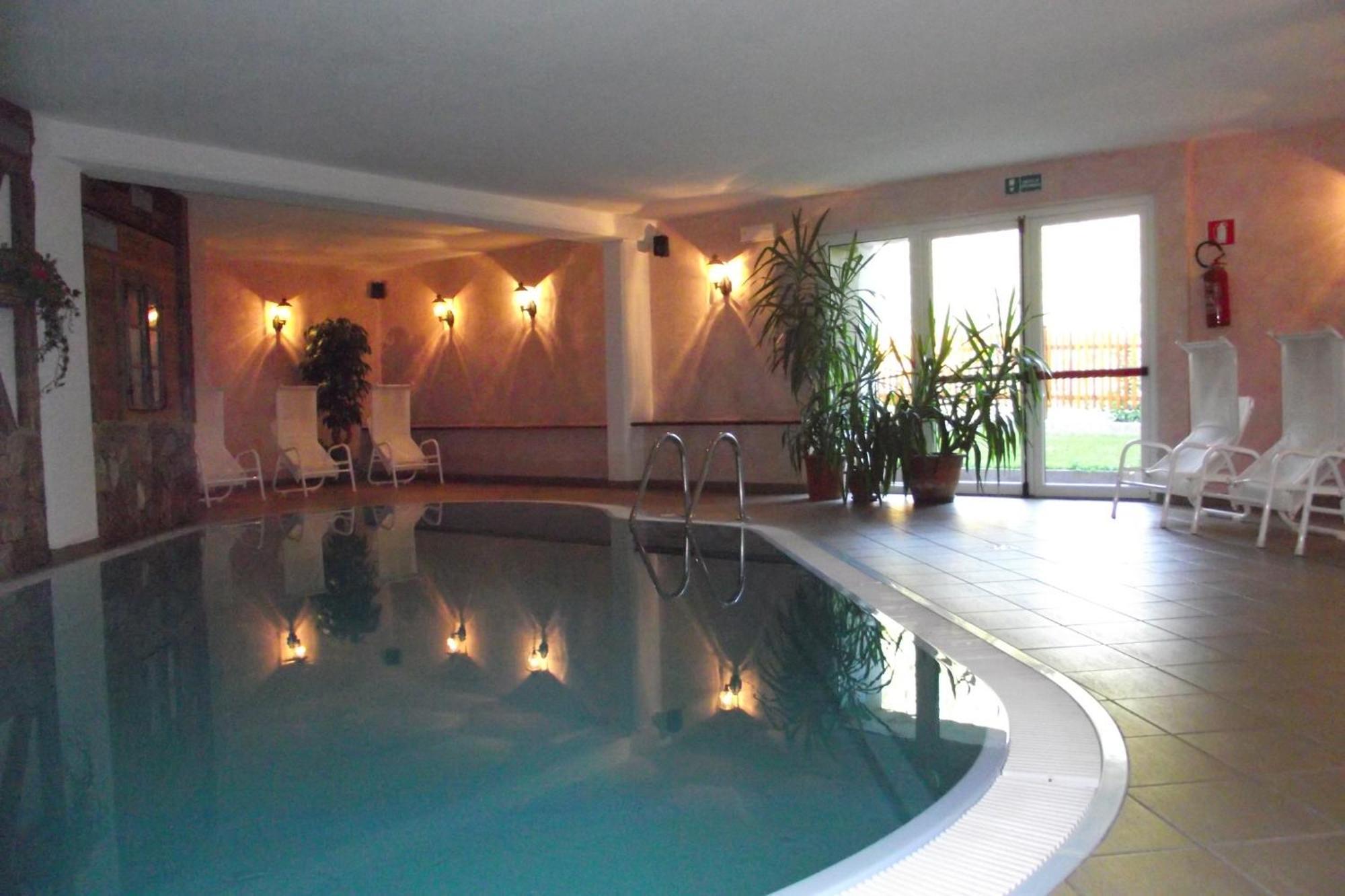 Hotel Canada Predazzo Esterno foto