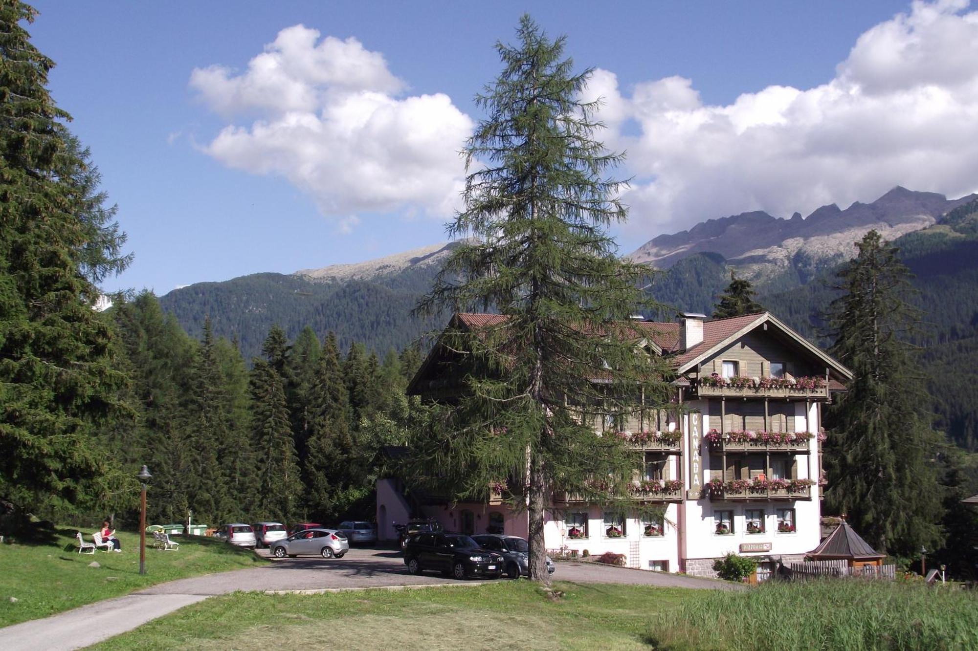 Hotel Canada Predazzo Esterno foto