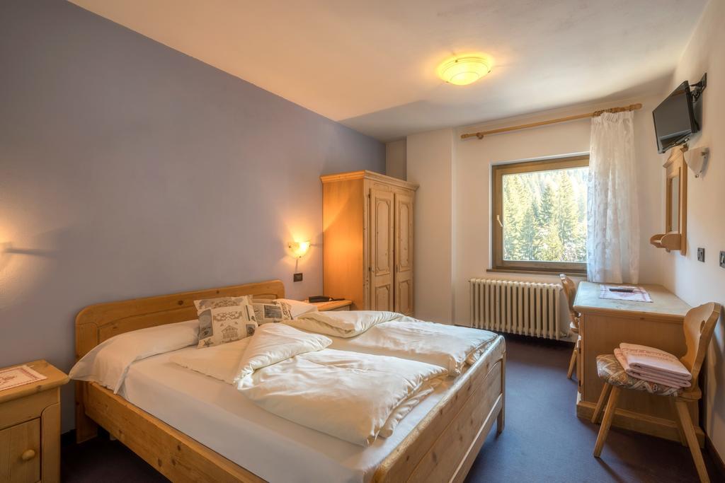 Hotel Canada Predazzo Esterno foto