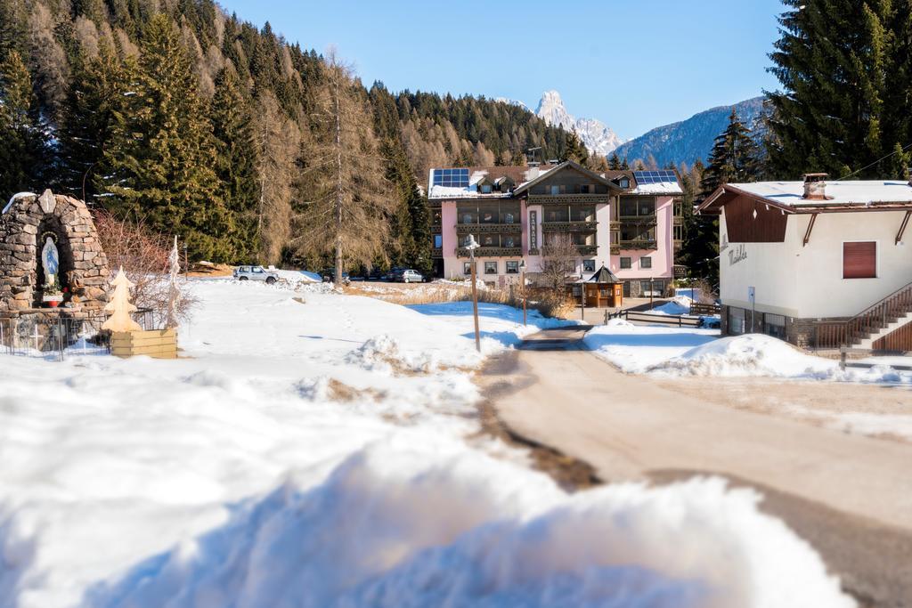 Hotel Canada Predazzo Esterno foto